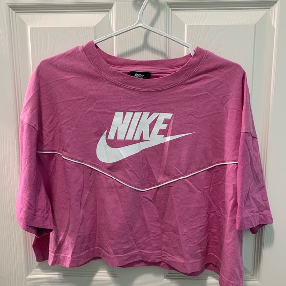 size medium pink Nike crop top - Picture 1 of 4